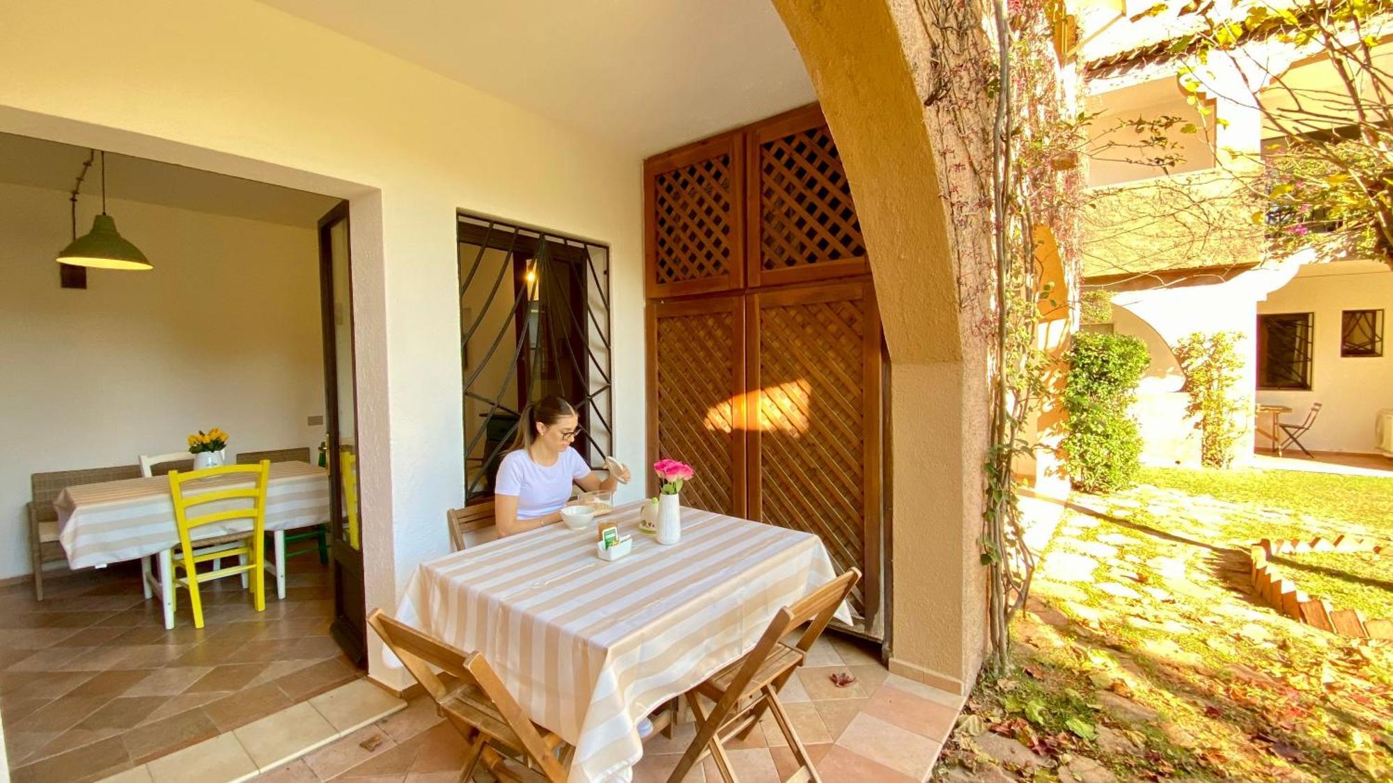 Residence La Rosa Porto San Paolo  Exterior photo